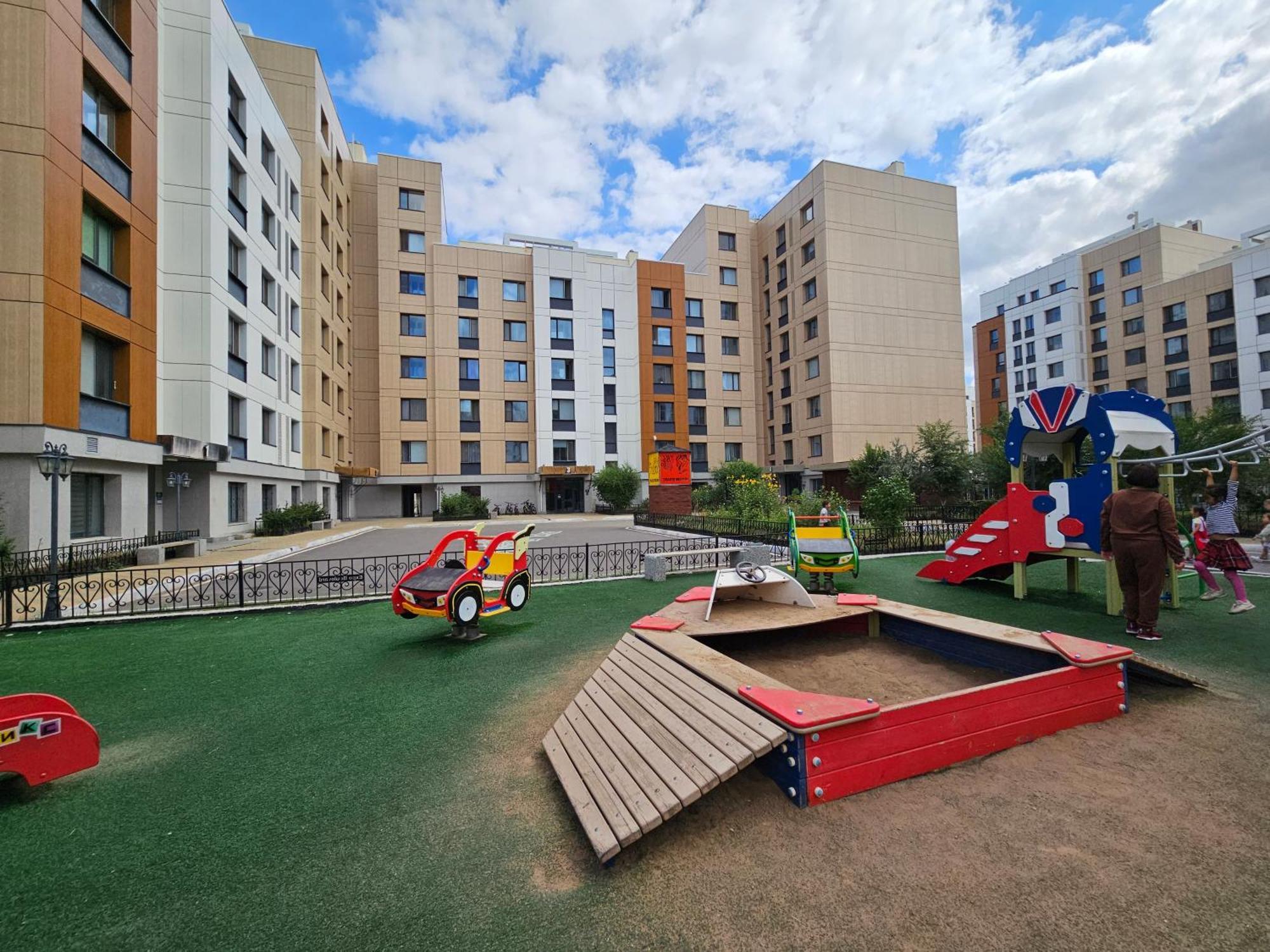 Ernaz Plus Apartments-Expo-Boulevard 130 أستانا المظهر الخارجي الصورة